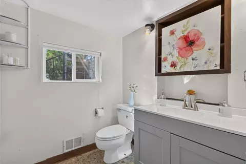 Bath - 105 E High Dr, Spokane, WA 99203 photo 3 of 3