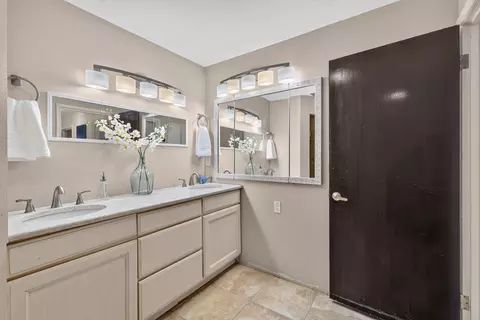 Bath - 105 E High Dr, Spokane, WA 99203 photo 2 of 3