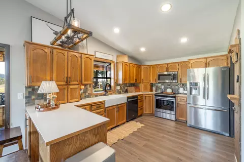 Kitchen - 8001 E Woolard Rd, Colbert, WA 99005 photo 2 of 2