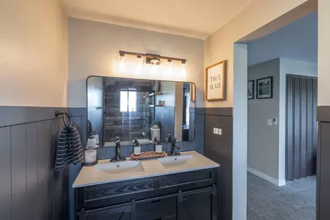 Bath - 8001 E Woolard Rd, Colbert, WA 99005 photo 2 of 5