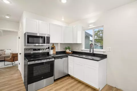 Kitchen - 4415 E 7th Ave, Spokane Valley, WA 99212 photo 1 of 2