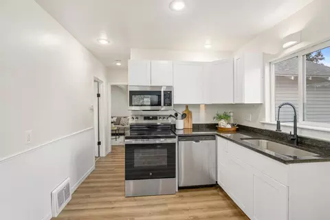 Kitchen - 4415 E 7th Ave, Spokane Valley, WA 99212 photo 2 of 2