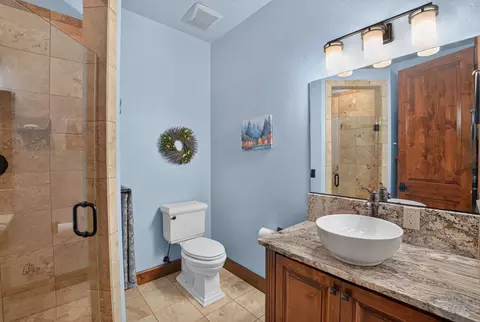 Bath - 2 E Sumner Ave #2, Spokane, WA 99202 photo 5 of 5