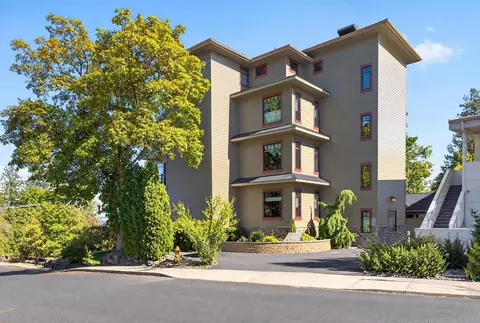 Exterior - 2 E Sumner Ave #2, Spokane, WA 99202 photo 7 of 12