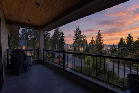Exterior - 2 E Sumner Ave #2, Spokane, WA 99202 photo 4 of 12