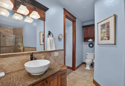 Bath - 2 E Sumner Ave #2, Spokane, WA 99202 photo 4 of 5