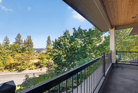 Exterior - 2 E Sumner Ave #2, Spokane, WA 99202 photo 6 of 12
