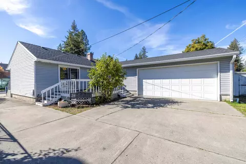 Exterior - 1321 E 33rd Ave, Spokane, WA 99203 photo 9 of 10