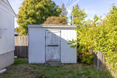 Exterior - 1321 E 33rd Ave, Spokane, WA 99203 photo 8 of 10