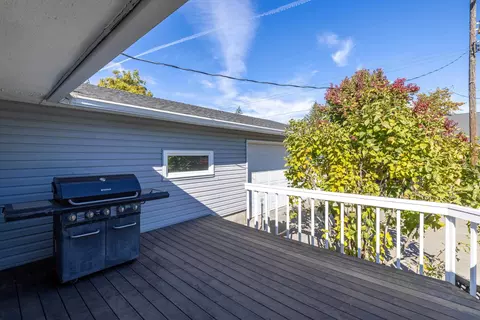 Exterior - 1321 E 33rd Ave, Spokane, WA 99203 photo 6 of 10