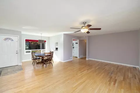 Living - 1321 E 33rd Ave, Spokane, WA 99203 photo 2 of 5