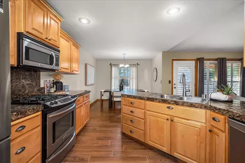 Kitchen - 17011 Eagle Nest Ln, Colbert, WA 99005 photo 4 of 4