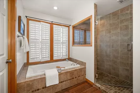 Bath - 17011 Eagle Nest Ln, Colbert, WA 99005 photo 2 of 4