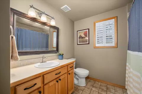 Bath - 17011 Eagle Nest Ln, Colbert, WA 99005 photo 4 of 4