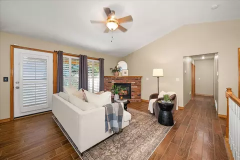Living - 17011 Eagle Nest Ln, Colbert, WA 99005 photo 2 of 4