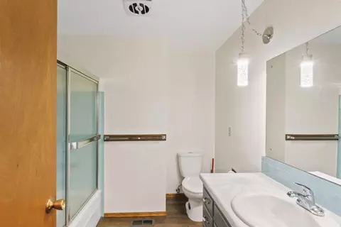 Bath - 25 E Salmon Ave, Spokane, WA 99218 photo 1 of 3
