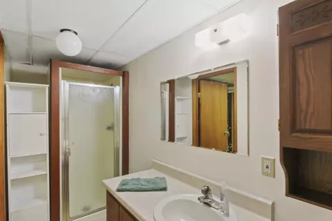 Bath - 25 E Salmon Ave, Spokane, WA 99218 photo 3 of 3