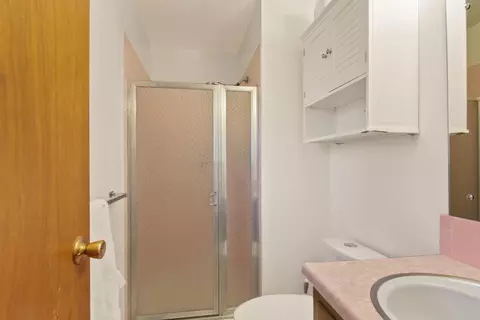 Bath - 25 E Salmon Ave, Spokane, WA 99218 photo 2 of 3