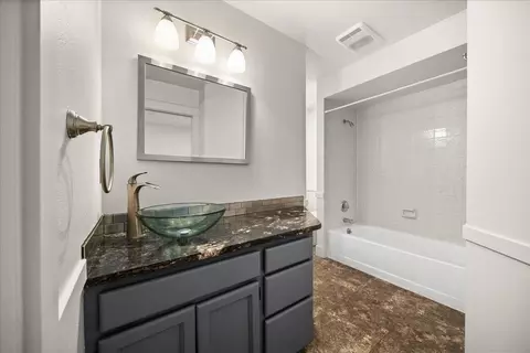 Bath - 1114 E 19th Ave, Spokane, WA 99203 photo 1 of 6
