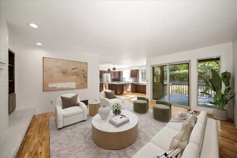Living - 1114 E 19th Ave, Spokane, WA 99203 photo 6 of 7