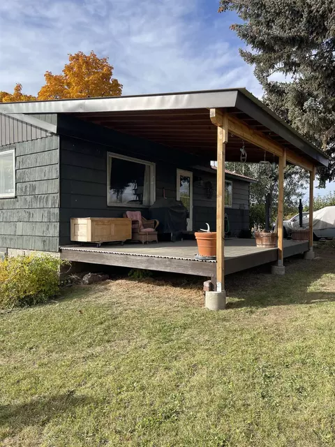 Exterior - 8712 N Greenbluff Rd, Colbert, WA 99005 photo 1 of 10