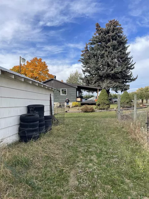 Exterior - 8712 N Greenbluff Rd, Colbert, WA 99005 photo 8 of 10