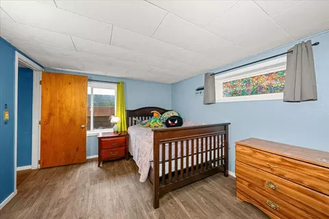 Bedroom - 9601 E Upriver Dr, Spokane, WA 99206 photo 5 of 6