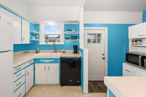 Kitchen - 9601 E Upriver Dr, Spokane, WA 99206 photo 2 of 5