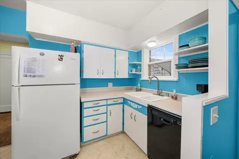 Kitchen - 9601 E Upriver Dr, Spokane, WA 99206 photo 4 of 5