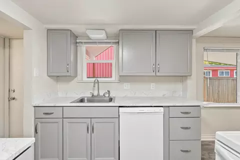 Kitchen - 3807 E 29th Ave, Spokane, WA 99223 photo 3 of 5