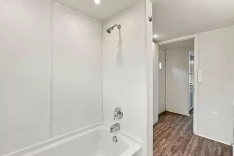 Bath - 3807 E 29th Ave, Spokane, WA 99223 photo 2 of 4