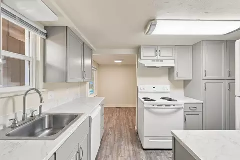 Kitchen - 3807 E 29th Ave, Spokane, WA 99223 photo 4 of 5