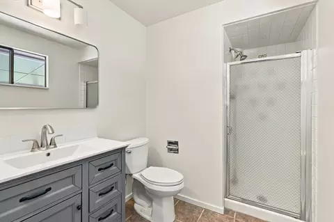 Bath - 924 E Bedivere Dr #926 E BEDIVERE DR, Spokane, WA 99218 photo 2 of 3