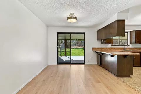 Living - 924 E Bedivere Dr #926 E BEDIVERE DR, Spokane, WA 99218 photo 6 of 7