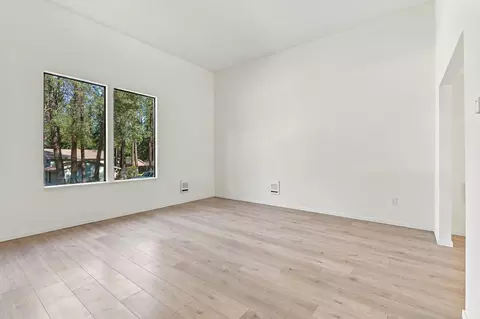 Living - 924 E Bedivere Dr #926 E BEDIVERE DR, Spokane, WA 99218 photo 4 of 7