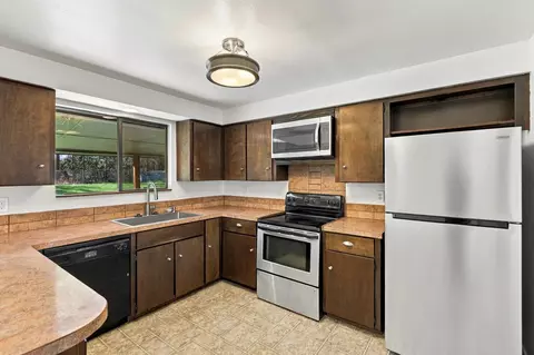 Kitchen - 924 E Bedivere Dr #926 E BEDIVERE DR, Spokane, WA 99218 photo 2 of 3