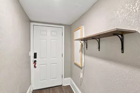 Entry Way - 1928 E Sharp Ave, Spokane, WA 99202 photo 3 of 3