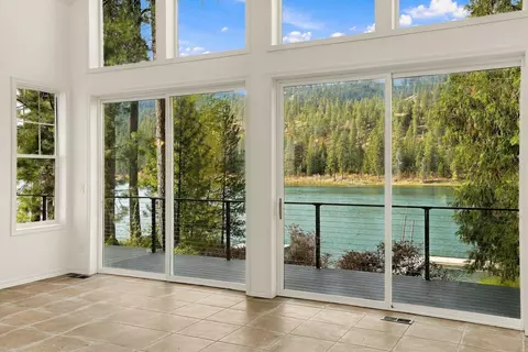 Living - 301 Dilling Dr, Cusick, WA 99119 photo 2 of 8