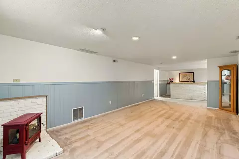 Living - 718 E Dalke Ave, Spokane, WA 99208 photo 3 of 3