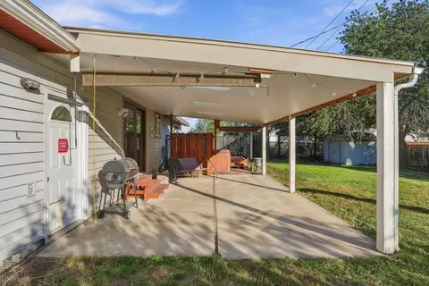 Exterior - 718 E Dalke Ave, Spokane, WA 99208 photo 4 of 9
