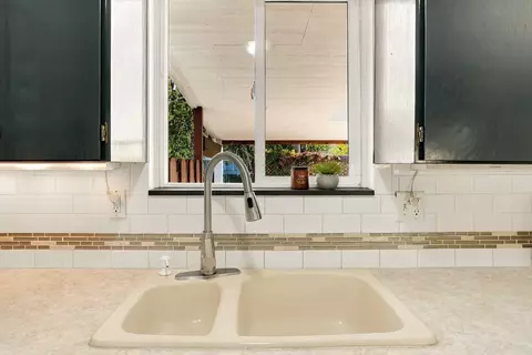 Kitchen - 718 E Dalke Ave, Spokane, WA 99208 photo 3 of 4