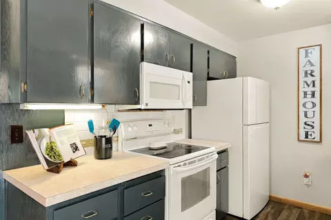 Kitchen - 718 E Dalke Ave, Spokane, WA 99208 photo 4 of 4