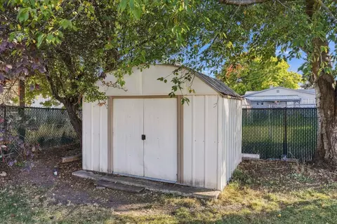 Exterior - 718 E Dalke Ave, Spokane, WA 99208 photo 8 of 9