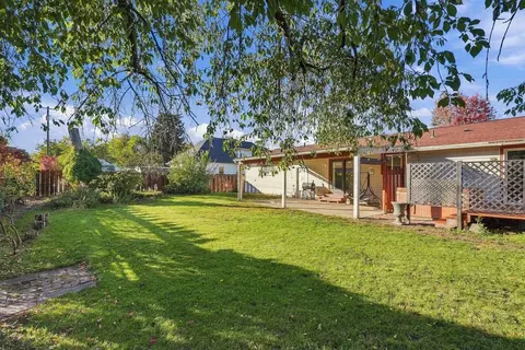 Exterior - 718 E Dalke Ave, Spokane, WA 99208 photo 6 of 9