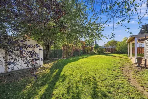 Exterior - 718 E Dalke Ave, Spokane, WA 99208 photo 7 of 9