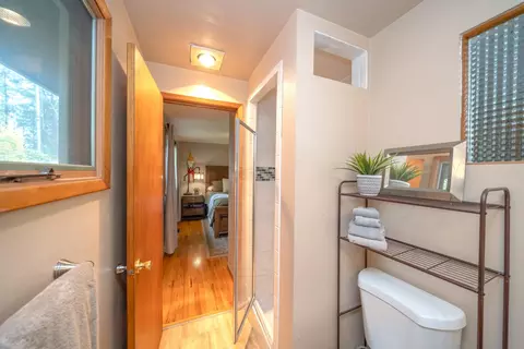 Bath - 2427 E 40th Ave, Spokane, WA 99223 photo 2 of 5