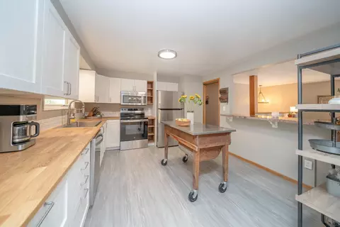 Kitchen - 2427 E 40th Ave, Spokane, WA 99223 photo 2 of 3