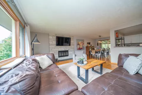 Living - 2427 E 40th Ave, Spokane, WA 99223 photo 1 of 3