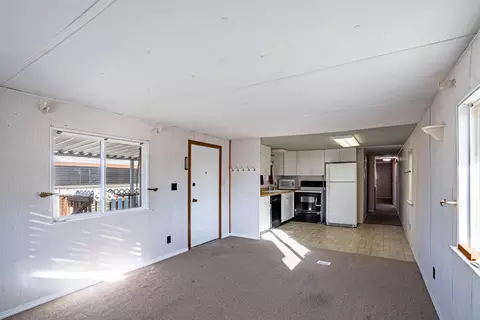 Living - 1205 E Lyons Ave # 132, Spokane, WA 99208 photo 2 of 3
