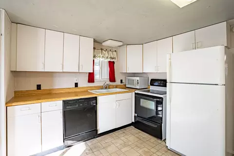 Kitchen - 1205 E Lyons Ave # 132, Spokane, WA 99208 photo 1 of 1